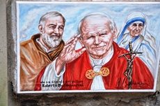 Papst Johannes Paul II - verewigt auf einer Kachel am Muretto in Alassio