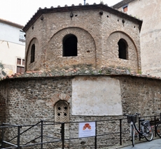 Das berühmte Museum Museo Diocesano e Battistero in Albenga