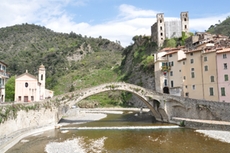 Das mittelalterliche Dorf Dolceacqua in Ligurien