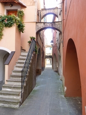 Stroll through  the small alleys of Varese Ligure
