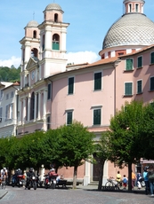 Church San Filippo Neri e Teresa d‘Avilla at the main square of Varese Ligure
